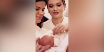 Саша Бо показала, как прошел обряд крещения ее новорожденной дочери