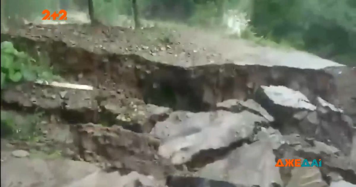 На Прикарпатье стихия чуть ли не унесла жизни трех людей