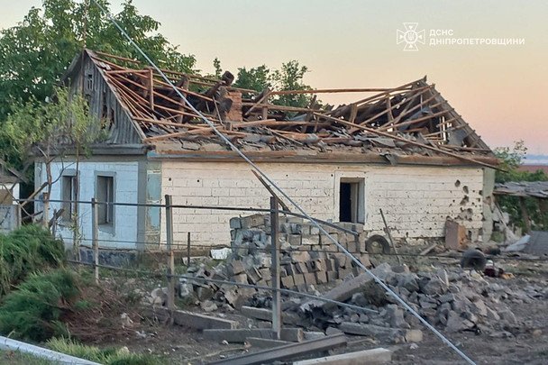 Россияне выпустили КАБ по Днепропетровщине: пострадал спасатель