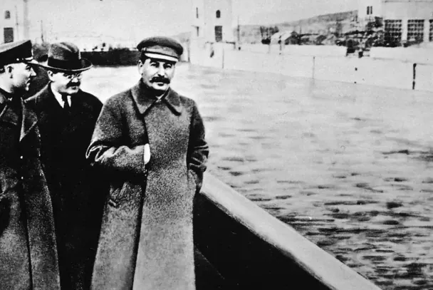 Відредагована фотографія після страти Єжова / © thesun.co.uk