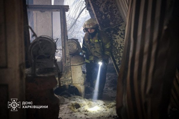 Россия ударила по гражданскому объекту на Харьковщине / © ГСЧС Украины