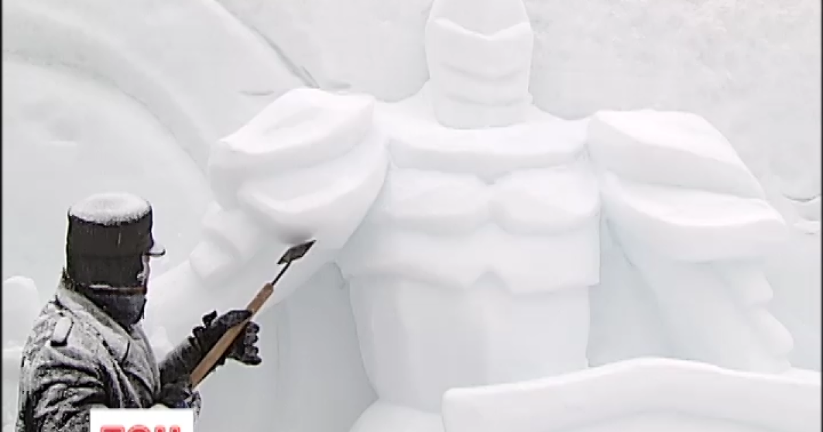 Скульптуру-рекордсменку зі снігу виготовляли три дні