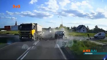 18-летний водитель на скорости влетел под колеса двух грузовиков