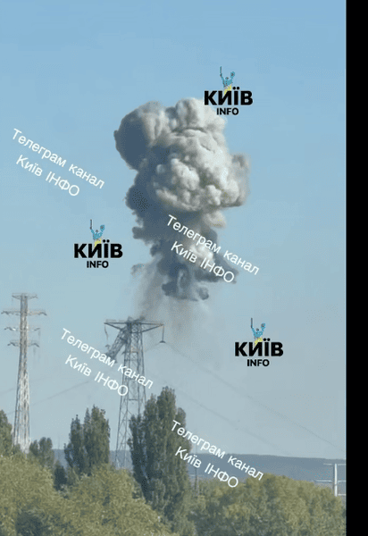 Зруйнована опора ЛЕП у Києві