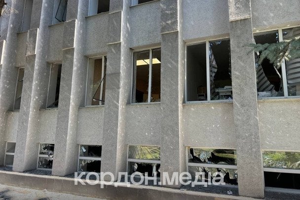 Місце удару КАБу в Сумах вранці 15 липня. / © Telegram "Кордон. Медіа"