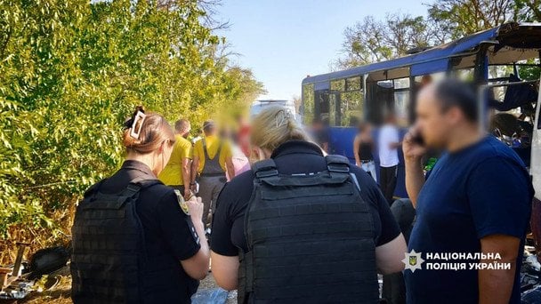 Унаслідок ДТП загинули дві жінки, щонайменше 25 людей отримали травми / © Поліція Одеської області