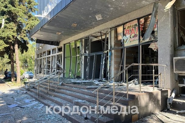 Місце удару КАБу в Сумах вранці 15 липня. / © Telegram "Кордон. Медіа"