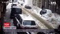 Новини України: у Львові сніг упав із даху та розбив припаркований автомобіль