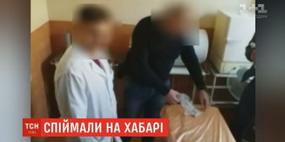 У Вінниці затримали лікаря, який вимагав від пацієнта хабар за встановлення довічної інвалідності