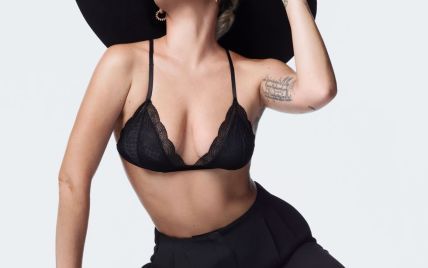 Леди Гага с расстегнутой рубашкой и сигаретой в руках украсила обложку глянца