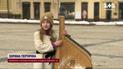 Волонтерка-бандуристка збирає гроші для ЗСУ і сварить однокласників, які розмовляють російською