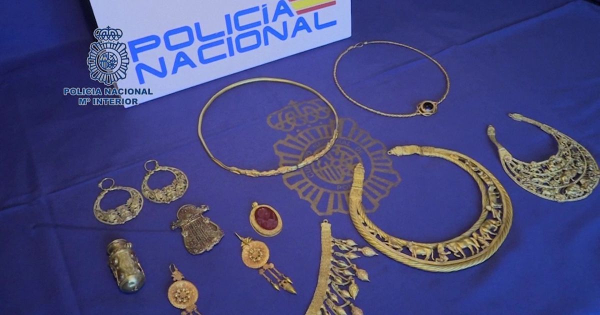 В Іспанії конфіскували викрадені з України старовинні прикраси Фото:  Policía Nacional
