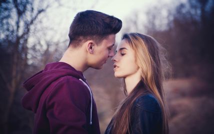 День поцілунків: як впливає на здоров'я один із проявів кохання