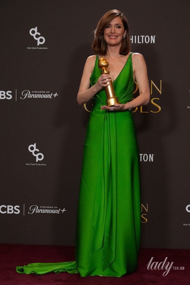 Роуз Бірн позує зі своєю нагородою / © Associated Press