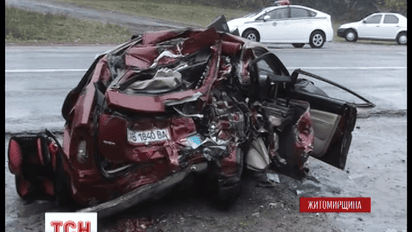 На Житомирщині легковик зіштовхнувся з вантажівкою