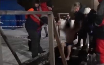 Кричав і виривався: у Росії силоміць занурили хлопчика в ополонку під час морозу -26 градусів