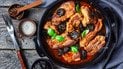 Свиные ребрышки тушеные в томатном соусе с черносливом