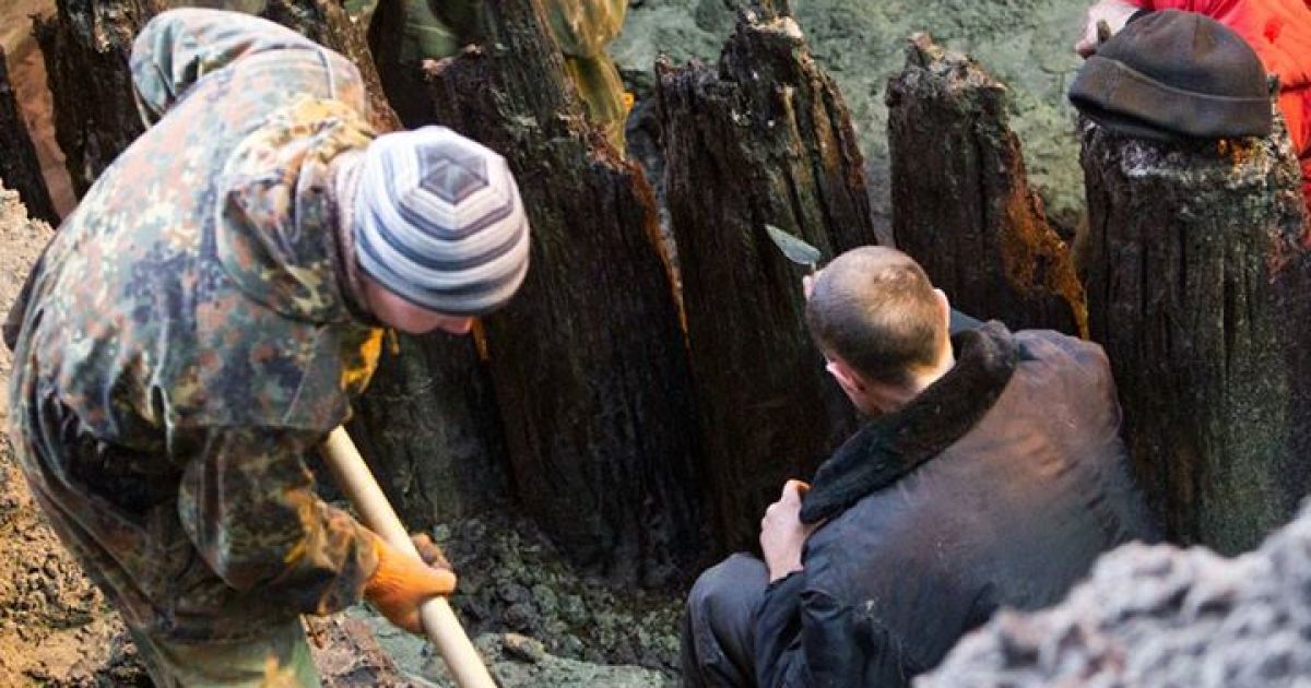 Розкопки середньовічної вулиці Києва