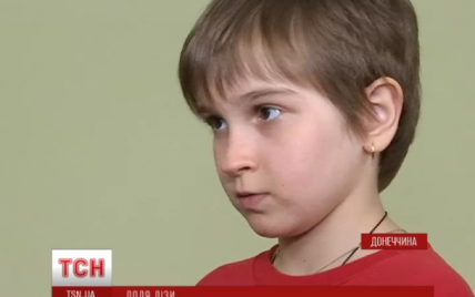9-летнюю Лизу с Донбасса, чья семья погибла от взрыва газа, не отдают родному дедушке
