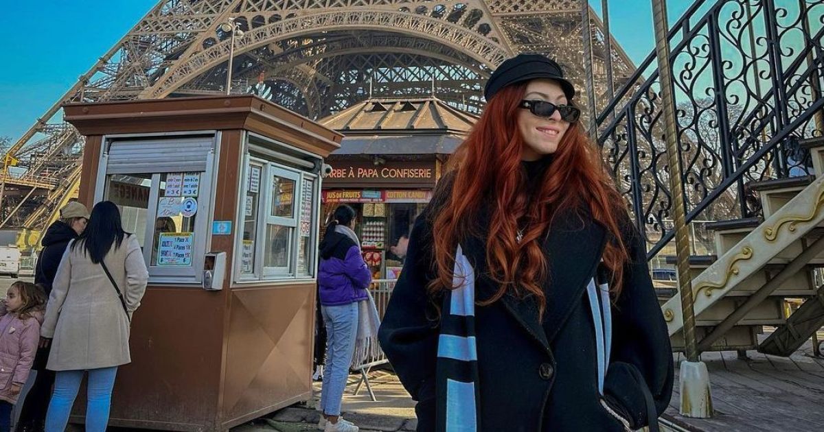 Polyakova’s daughter passionately kissed her boyfriend against the backdrop of the Eiffel Tower and ran into a hate