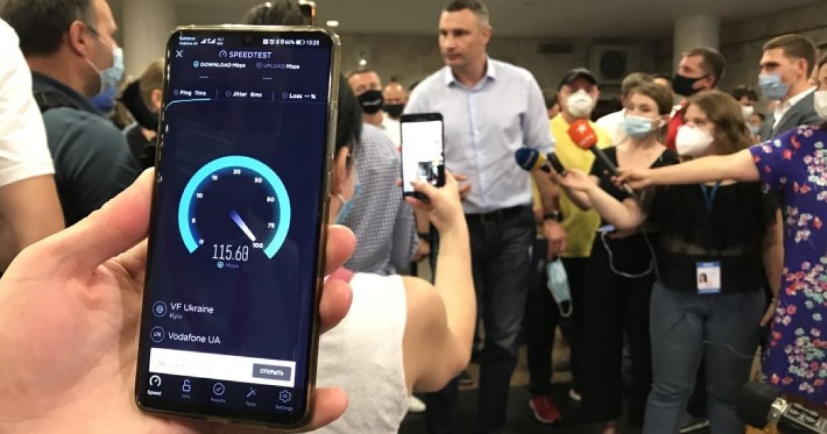 Мобильная связь 4G стала доступна на девяти станциях киевского метро: список