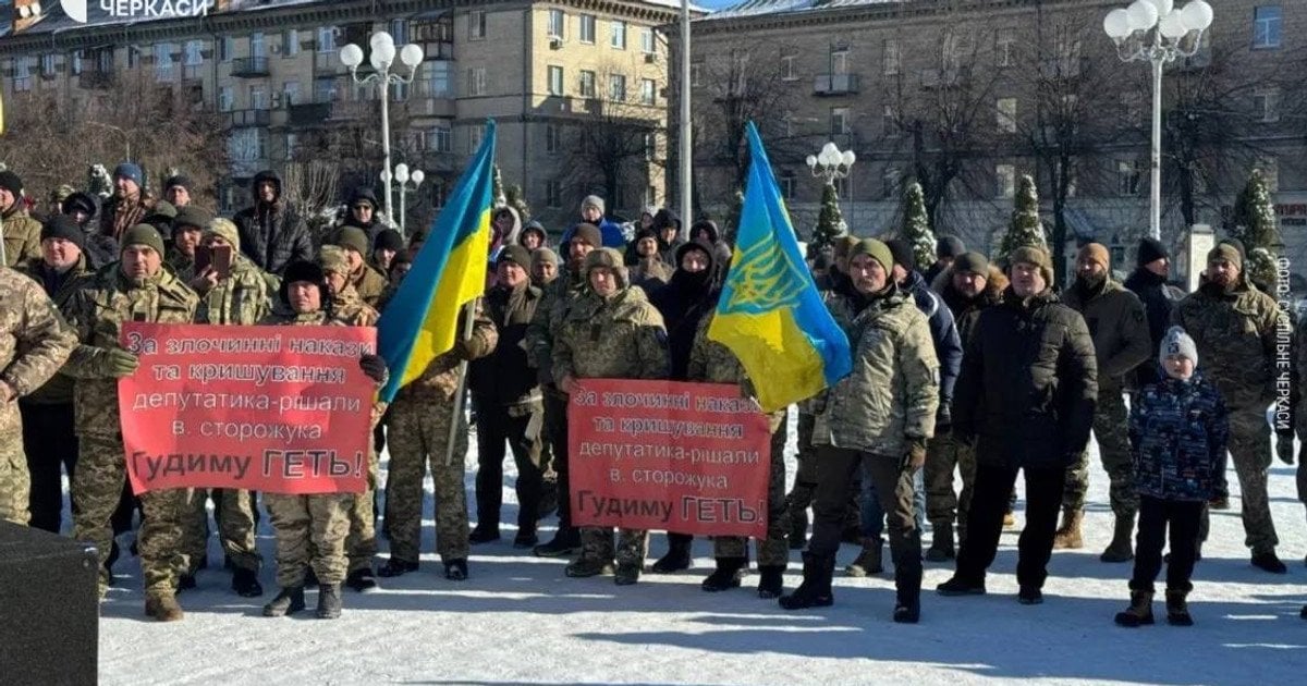 Мітинг ветеранів у Черкасах: вимагають від МВС та Нацполіції об'єктивного розслідування загибелі побратима Сергія Русінова