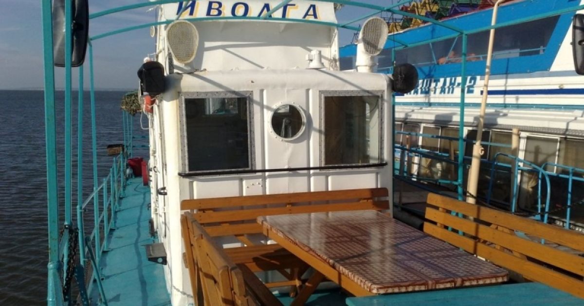 Двух пассажиров с судна "Иволга" до сих пор ищут