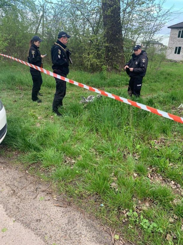 Після ракетного удару по Україні 28 квітня, поліцейські знайшли ракету на Київщині. / © ТСН.ua