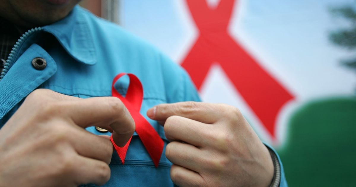Потеря друзей и работы: как живут ВИЧ-позитивные в Украине