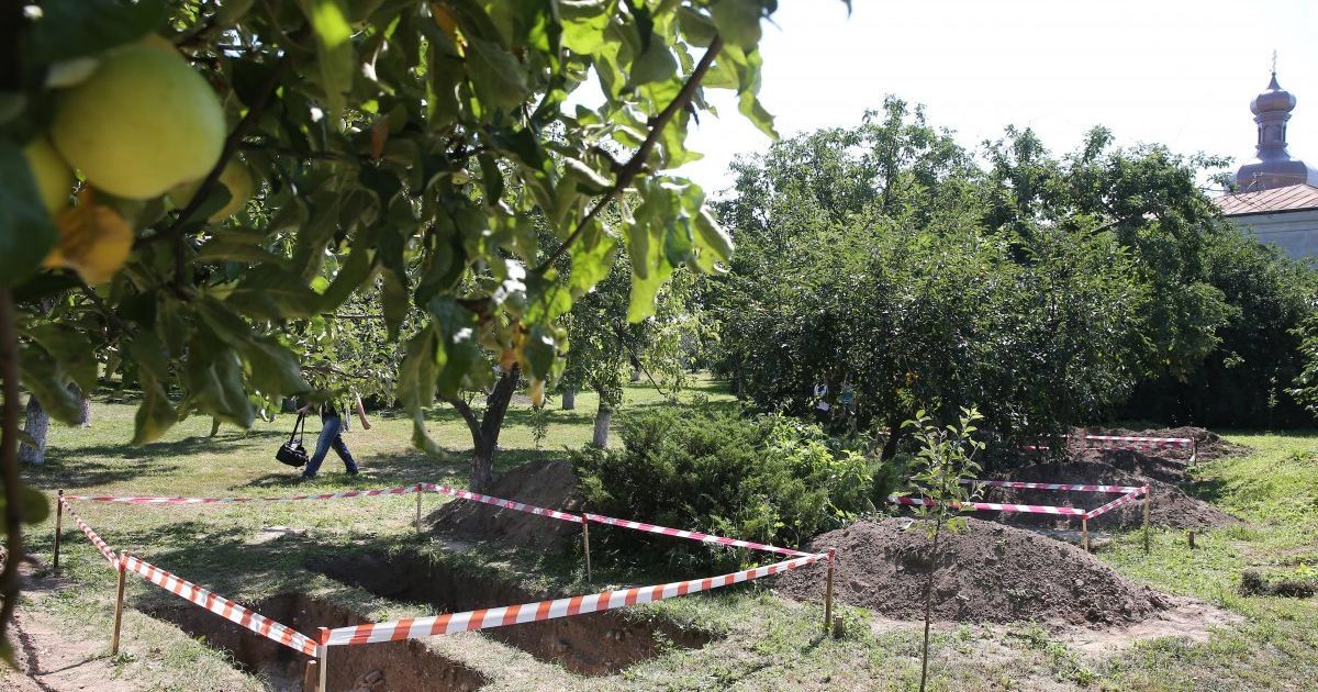 У Києво-Печерській Лаврі розкопали мури 12 століття_4 / © УНИАН