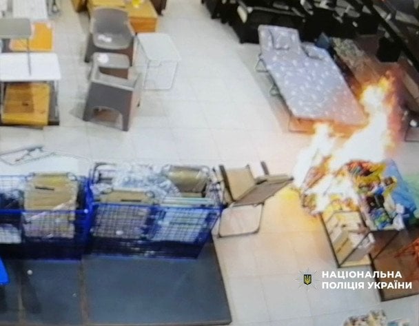 Пожежа в «Епіцентрі» у Дніпровському районі / © Поліція Києва