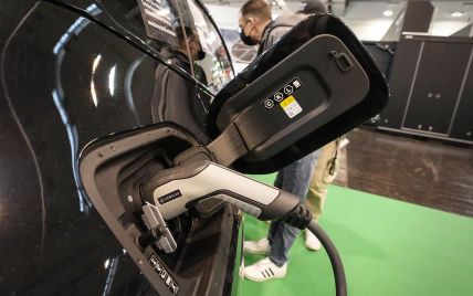 Чому в Україні не розвивається ринок електромобілів та як може відбутися масовий перехід на "зелені" авто: експерти дали відповідь