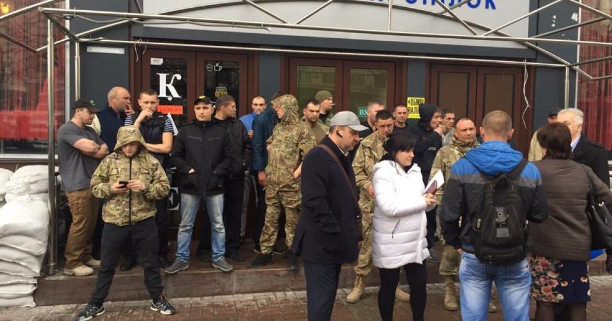Кафе "Каратель" на Майдане защищают вчерашние захватчики отеля "Лыбидь"