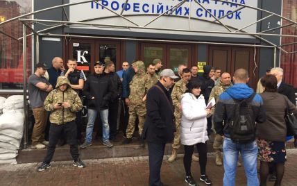 Кафе "Каратель" на Майдане защищают вчерашние захватчики отеля "Лыбидь"