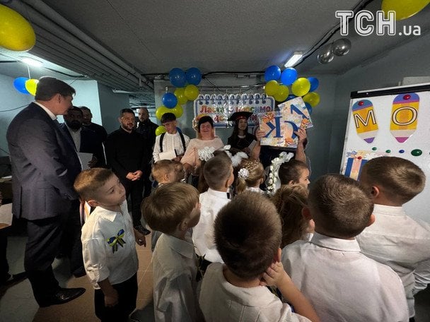 Володимир Зеленський у ліцеї на Київщині. ФОТО: ТСН / © ТСН