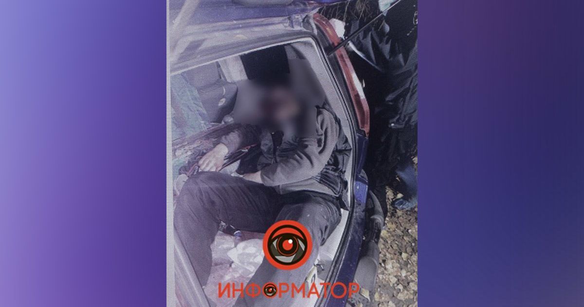 У Дніпрі в багажнику автомобіля знайшли тіло чоловіка: підозрюваних у жорстокому вбивстві затримали