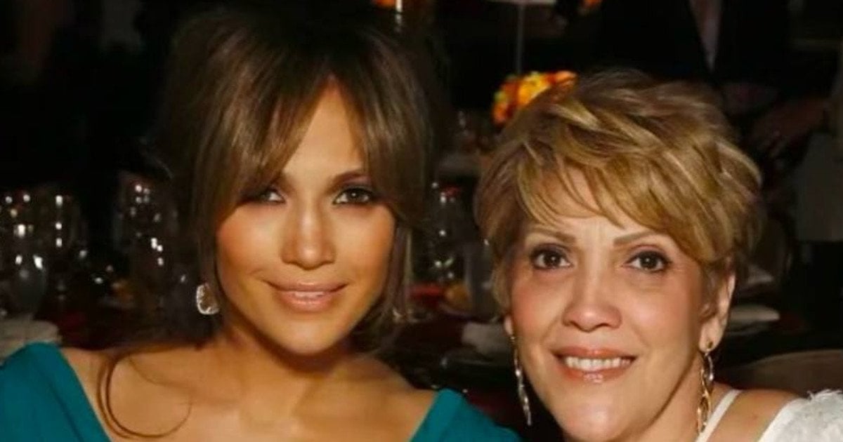 Дженніфер Лопес із мамою