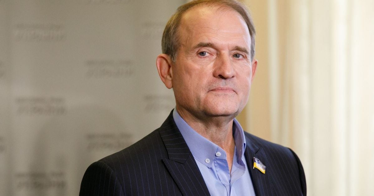 Не Сурков: Медведчук розповів, хто летів скандальним літаком з Оману