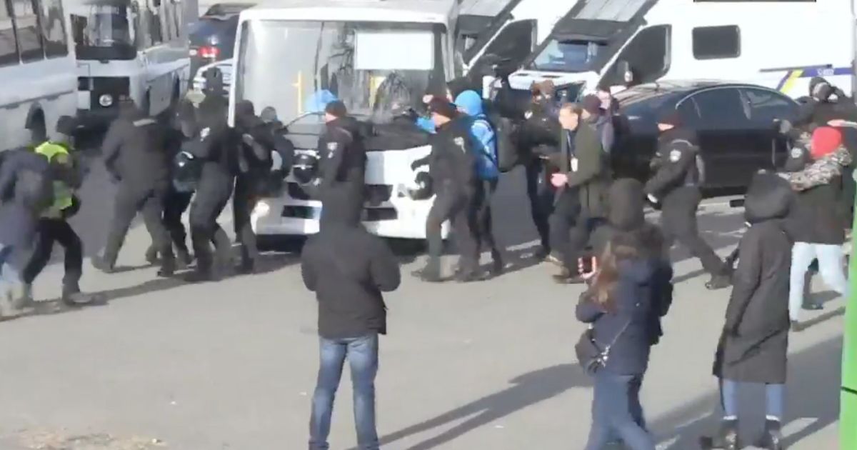У Києві відбувся транс-марш, поліція затримала шістьох провокаторів