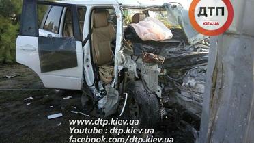 Кровавое ДТП в Киеве: пьяный водитель внедорожника влетел в столб, убегая от полиции