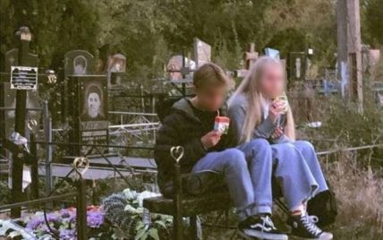 Курили и фотографировались с крестом: в Кривом Роге подростки разгромили кладбище