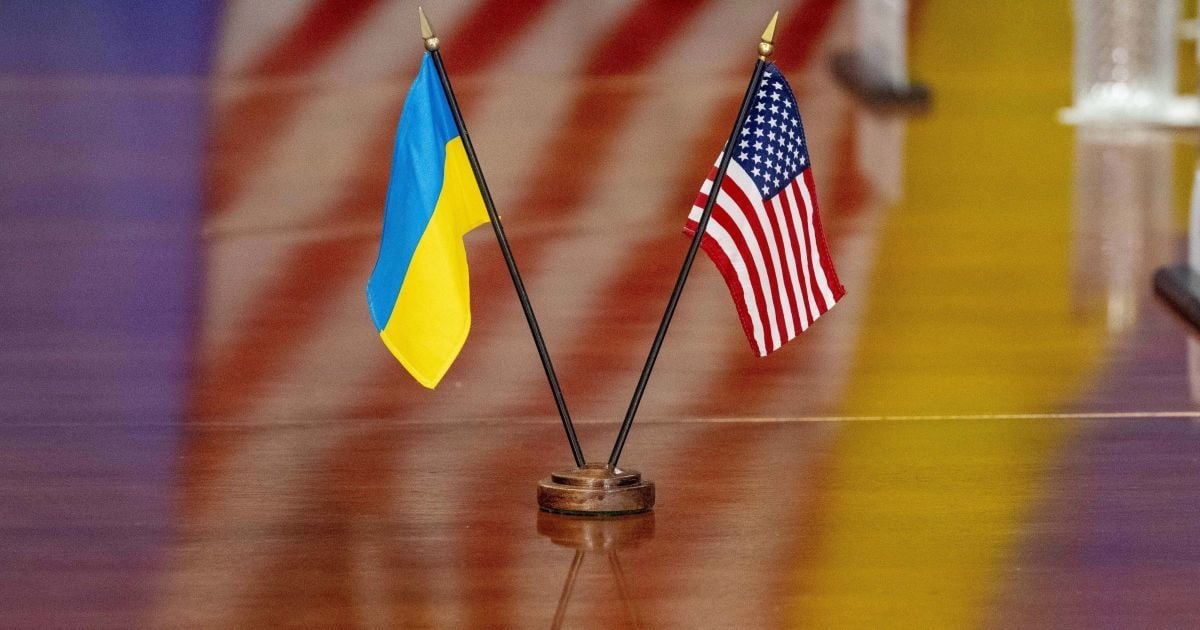 Флаги Украины и США