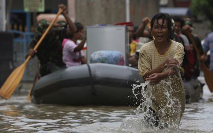 Из-за наводнения в Индонезии пострадали более 24 тысяч человек