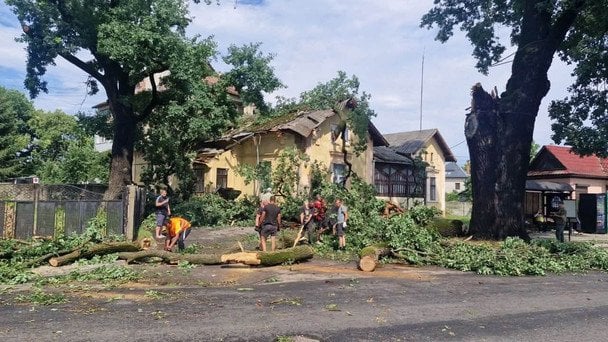 Наслідки негоди у Коломиї: ліквідація триває / © ДСНС