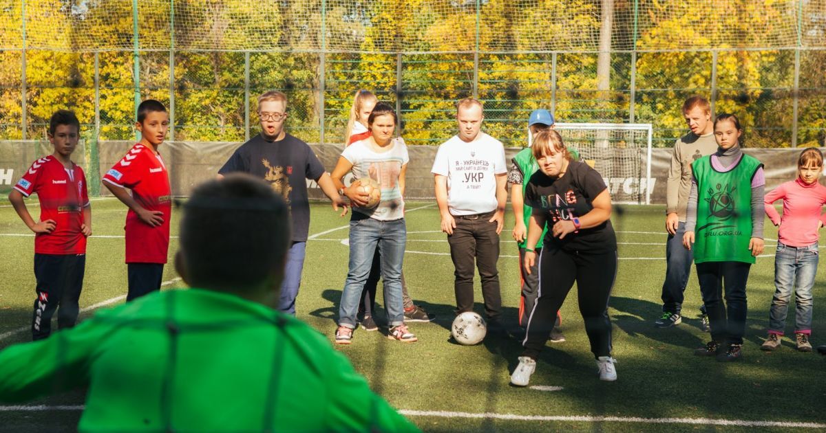 Благотворительный футбольный турнир собрал 285 тыс. грн на поддержку центра развития детей с синдромом Дауна