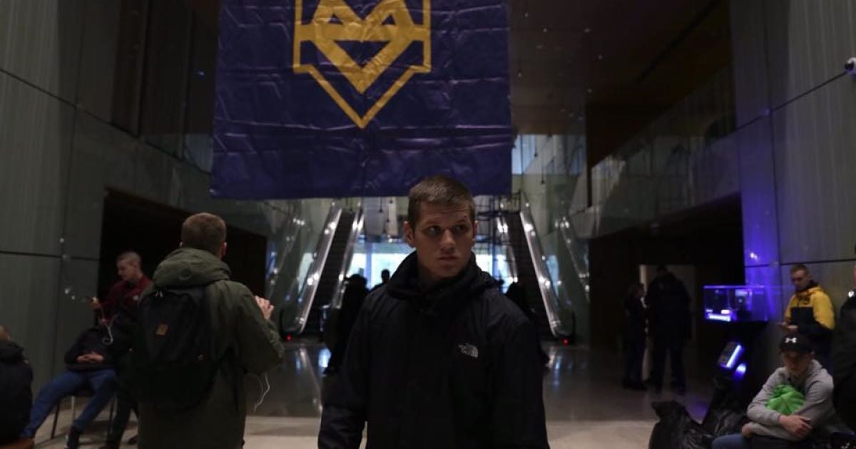Націоналісти "взяли під свій контроль" вертолітний майданчик Януковича