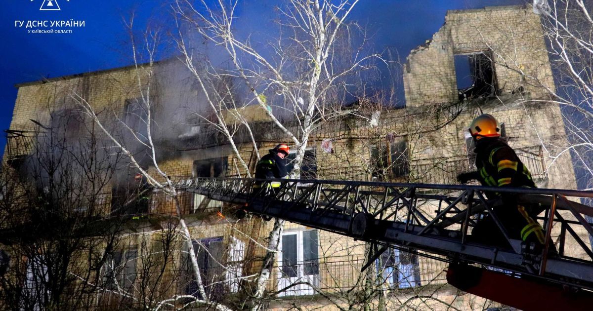 У Ржищеві на місці прильоту дронів завершилися пошукові роботи: названо остаточну кількість жертв / © ДСНС у Київській області