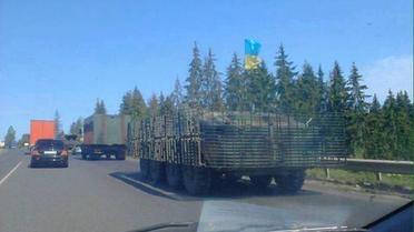 У колоні нарахували близько 12 одиниць бронетехніки / © Hromadske.tv