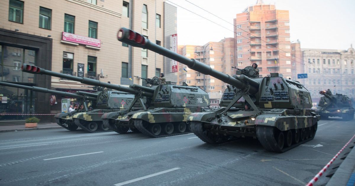 Минобороны отреагировало на заявления о повреждении дорог в Киеве военной техникой