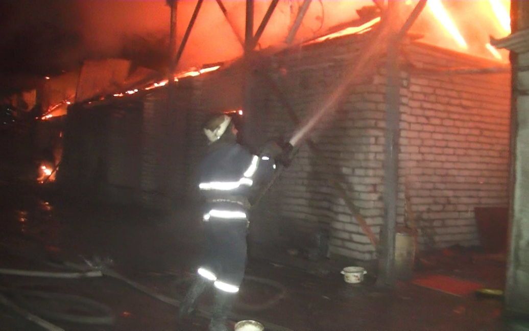 На території заводу в Харкові сталася масштабна пожежа / © Управління ДСНС у Харківській області